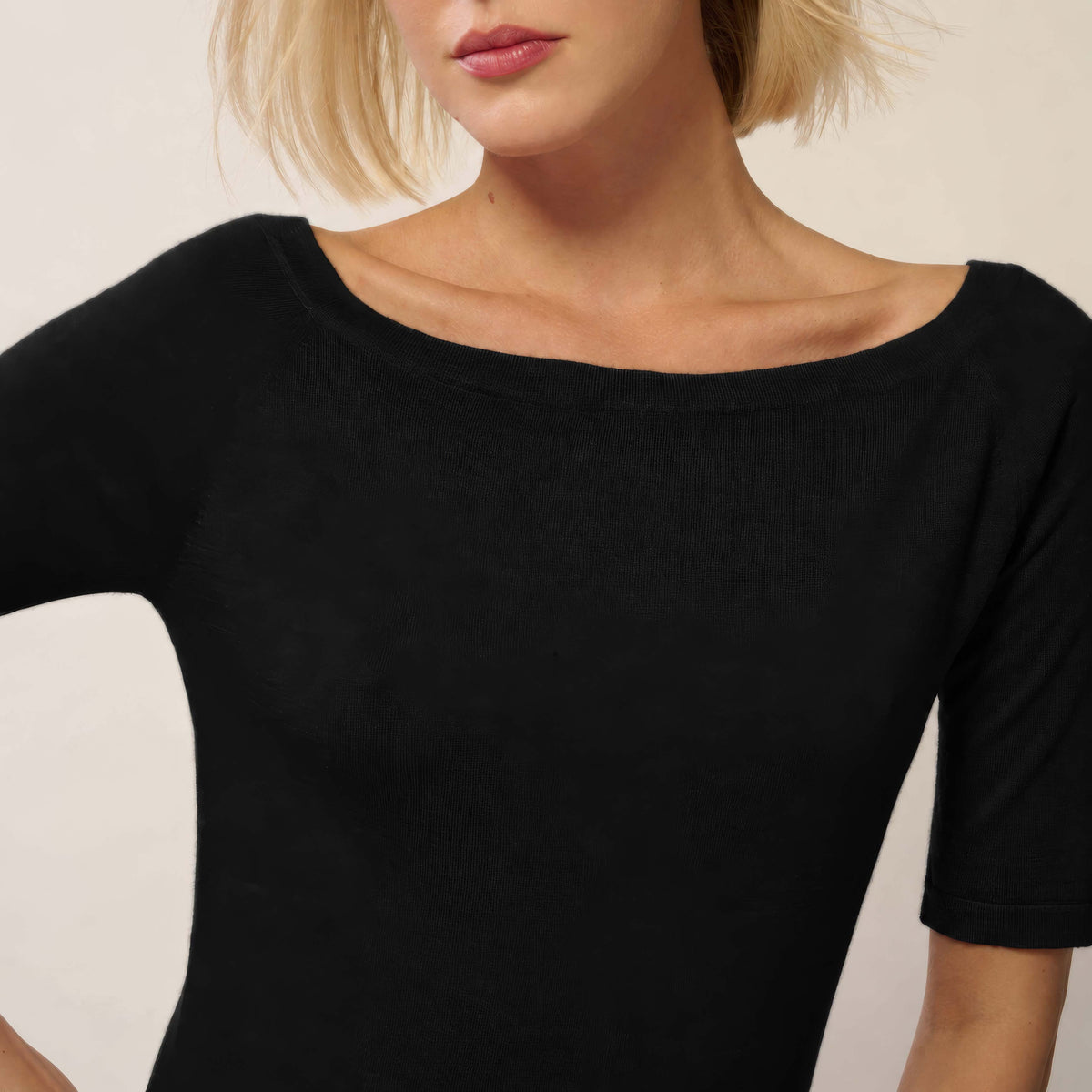 Ines Cashmere Top with Crew Neck - Black